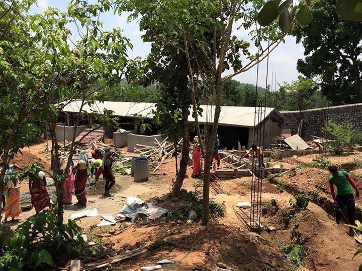 Quasi terminata la stalla degli ovini